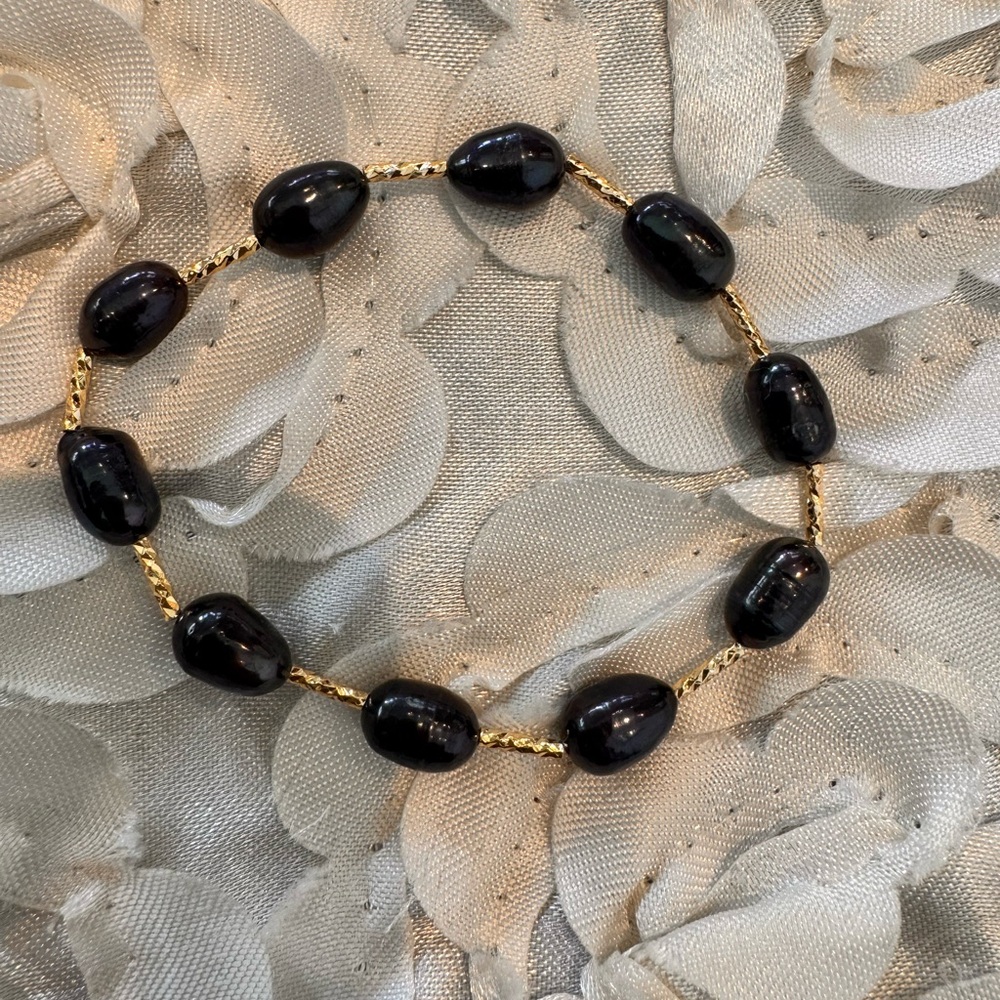 Elegant Black and Gold Beaded Bracelet